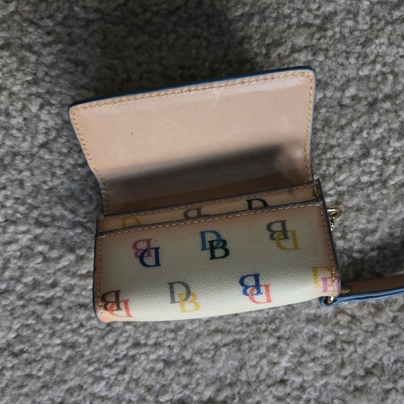 Vintage Y2K Dooney & Bourke Phone/Card Wristlet - Picture 2 of 4